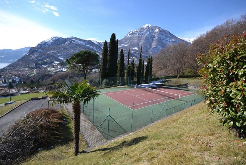 Lago Como Menaggio villetta in residence con piscina, campo da tennis e bocce. Villetta con giardino privato e garage (14)