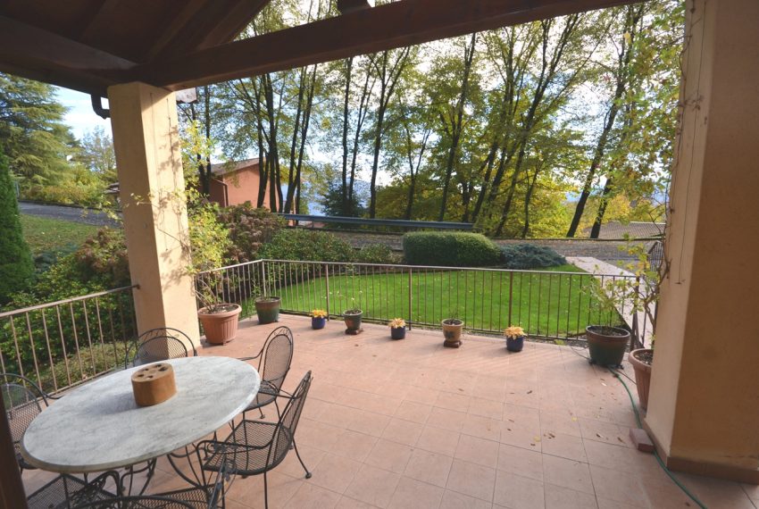Lago Como Menaggio villetta in residence con piscina, campo da tennis e bocce. Villetta con giardino privato e garage (20)
