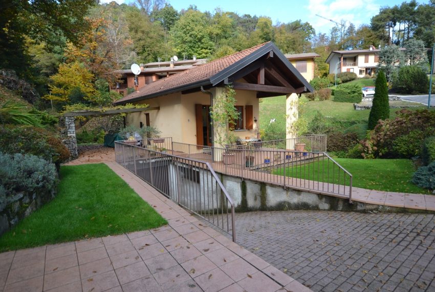 Lago Como Menaggio villetta in residence con piscina, campo da tennis e bocce. Villetta con giardino privato e garage (21)