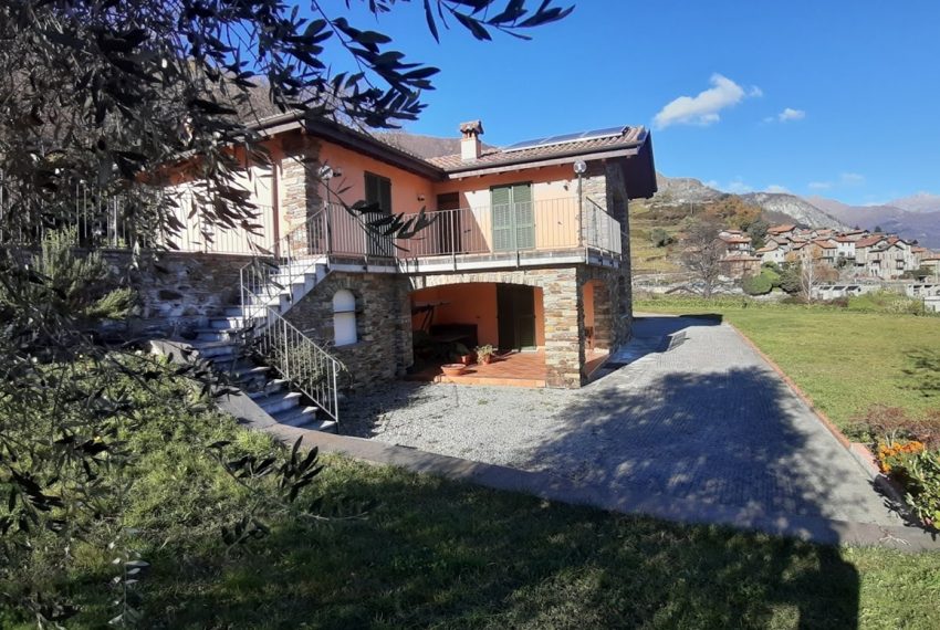 Villa indipendente con terreno e vista lago - Lago di Como Pianello del Lario (2)