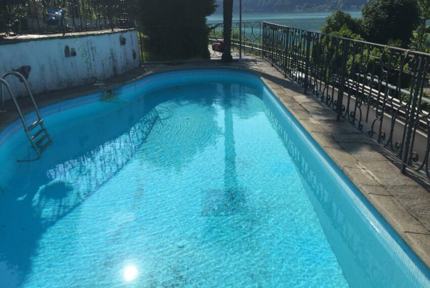 Porlezza Lago di Lugano villa fronte lago con giardino e piscina (1)