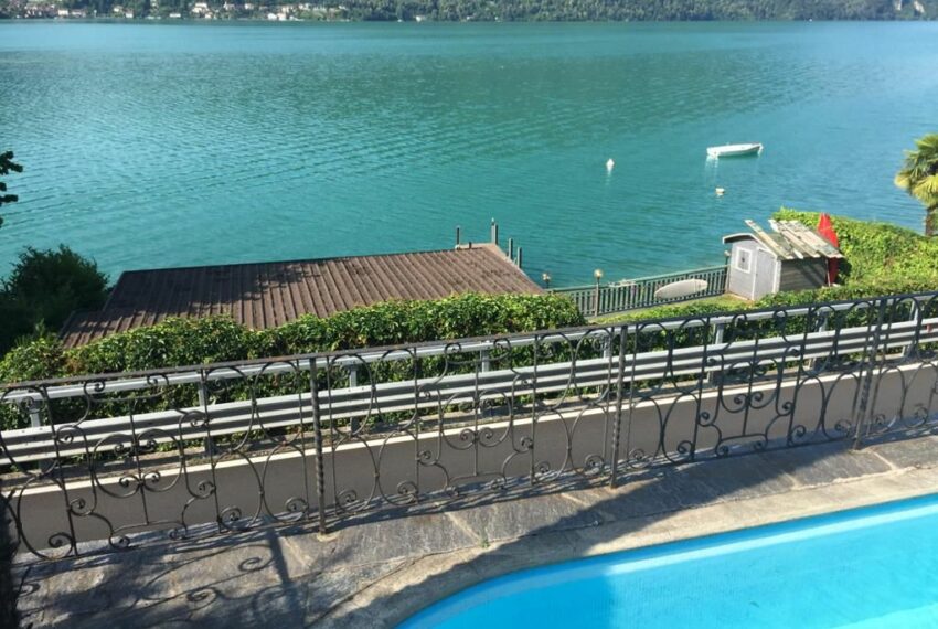 Porlezza Lago di Lugano villa fronte lago con giardino e piscina (10)