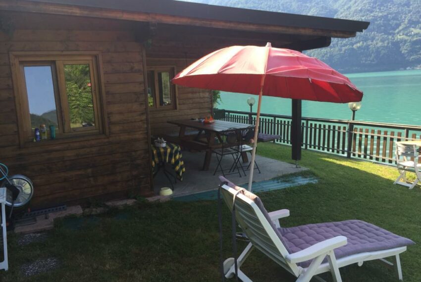 Porlezza Lago di Lugano villa fronte lago con giardino e piscina (12)