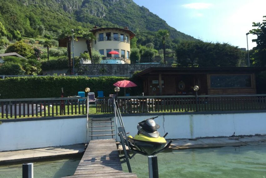 Porlezza Lago di Lugano villa fronte lago con giardino e piscina (13)