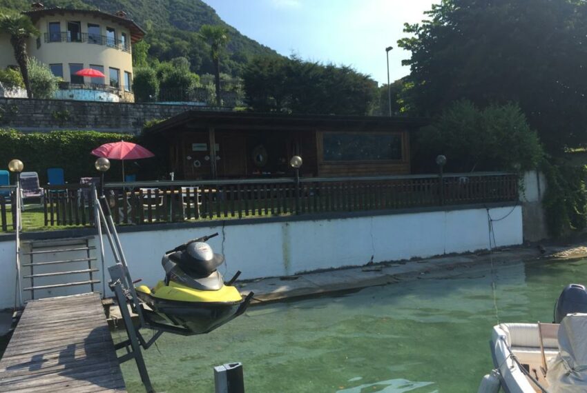 Porlezza Lago di Lugano villa fronte lago con giardino e piscina (14)