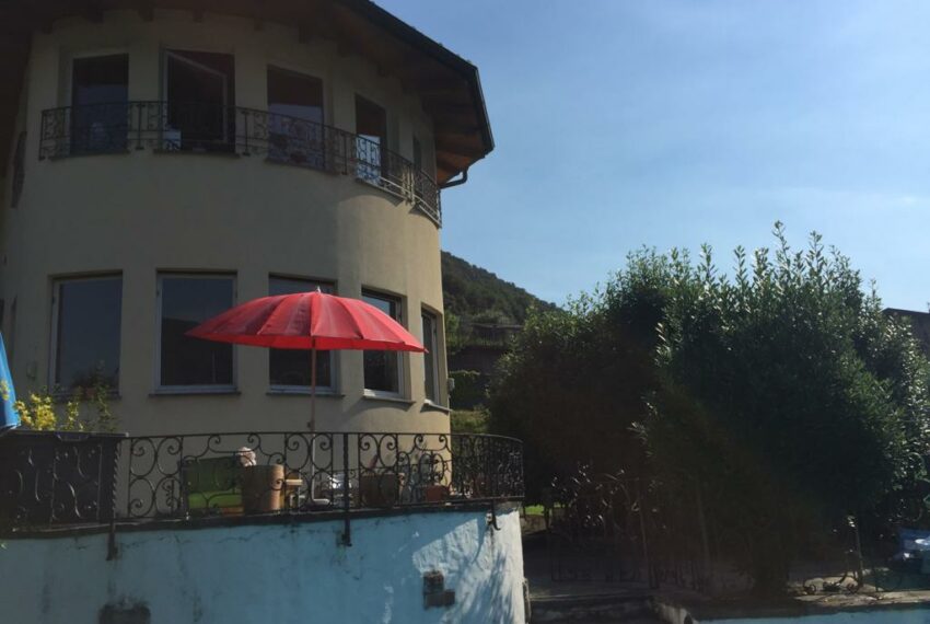 Porlezza Lago di Lugano villa fronte lago con giardino e piscina (7)