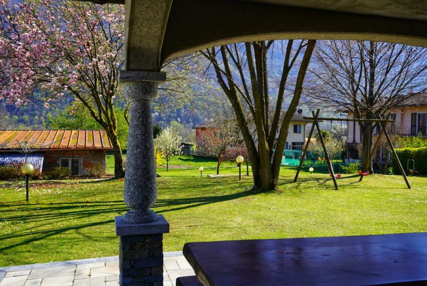 Carlazzo villa indipendente con giardino (15)