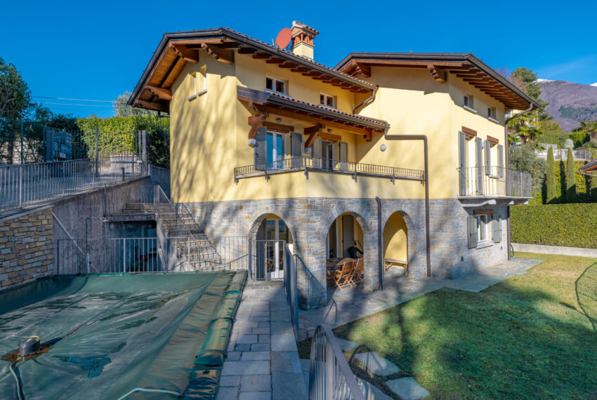 Villa in vendita a Menaggio - Lago Como - vista lago giardino piscina (12)
