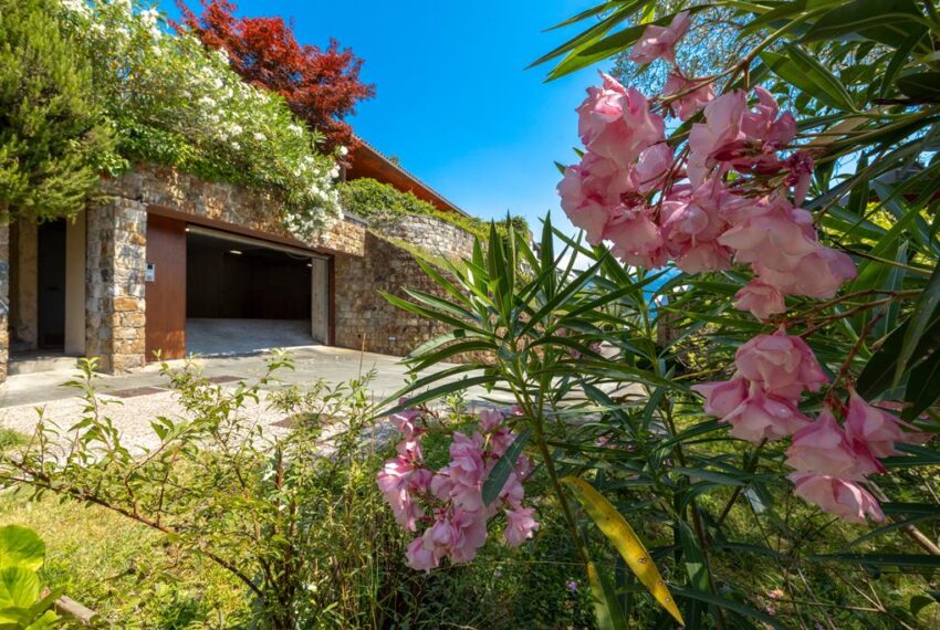 Menaggio villetta vista lago, con giardino, in residence con piscina e tennis (50)