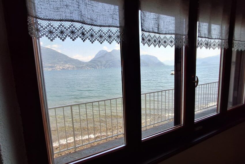 SAN SIRO villa direttamente a lago (12)
