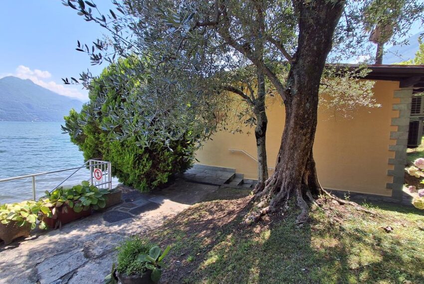 SAN SIRO villa direttamente a lago (18)