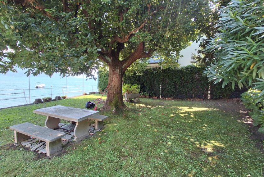 SAN SIRO villa direttamente a lago (4)