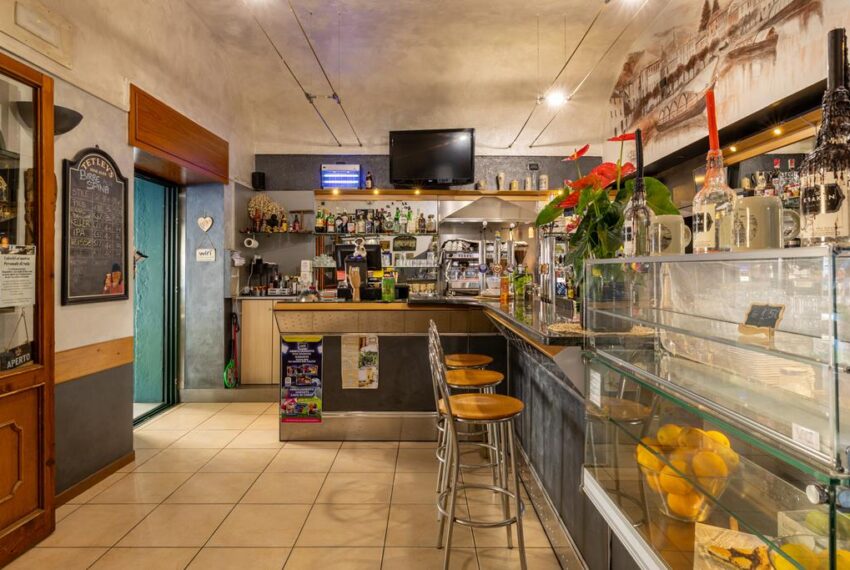 Dongo bra - pub in vendita (16)