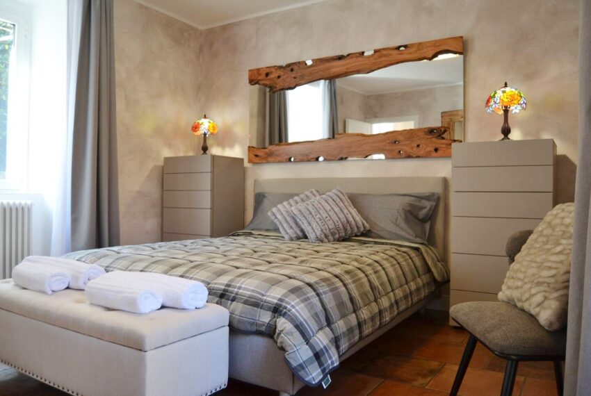 dc819015-a5fc-4850-a5ab-e6d51bdfce61