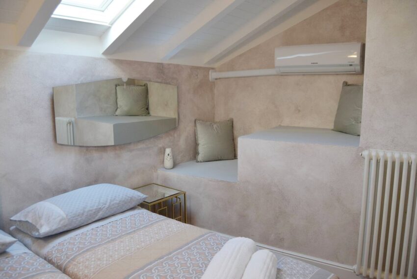 dca916c4-fe6b-4f25-a8d4-d2b820fe4b71