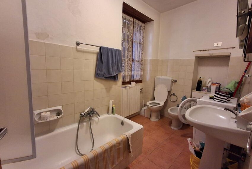 Grandola ampia casa nel borgo storico (8)