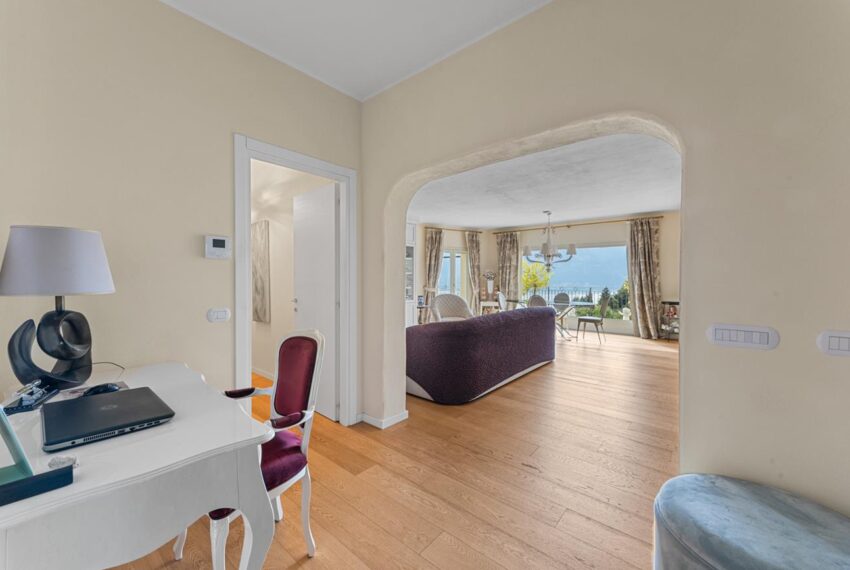 Menaggio villa con piscina vista lago (10)