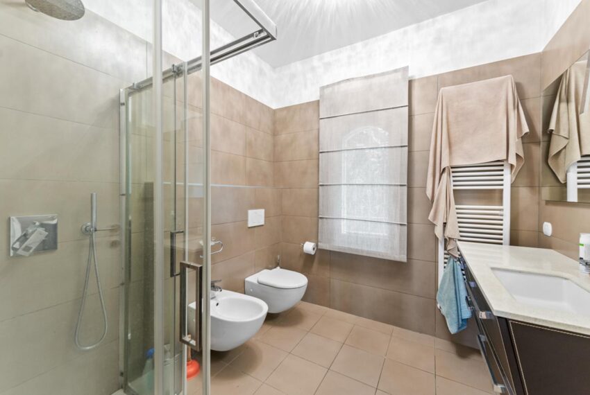 Menaggio villa con piscina vista lago (15)