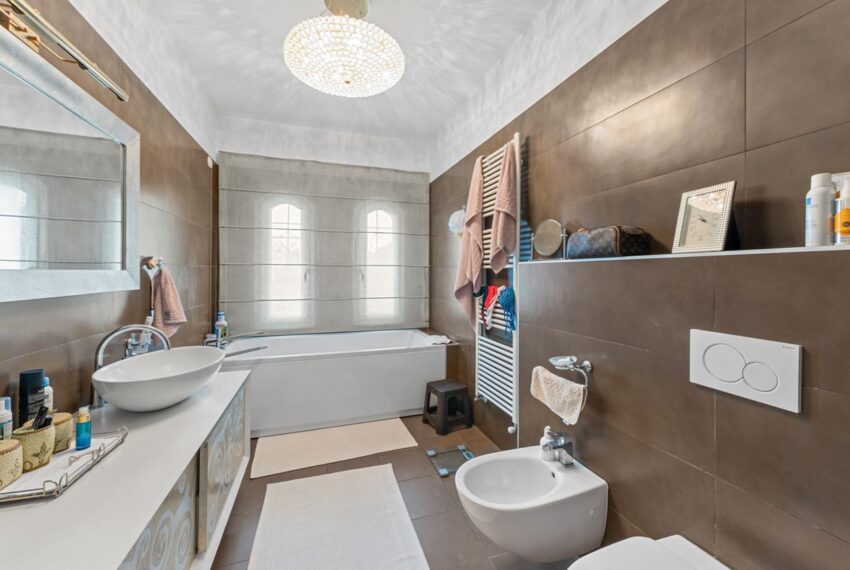 Menaggio villa con piscina vista lago (19)