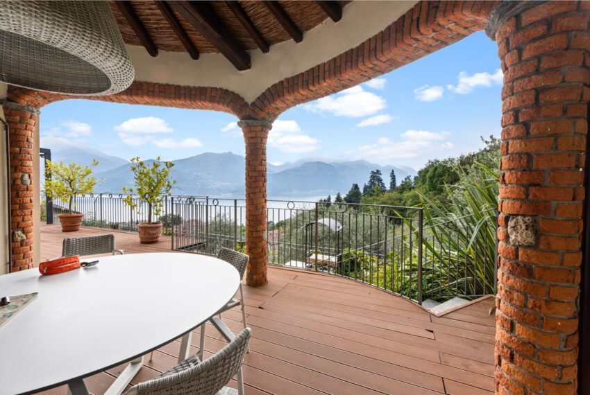 Menaggio villa con piscina vista lago (34)