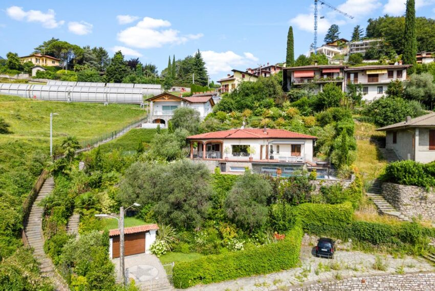 Menaggio villa con piscina vista lago (38)