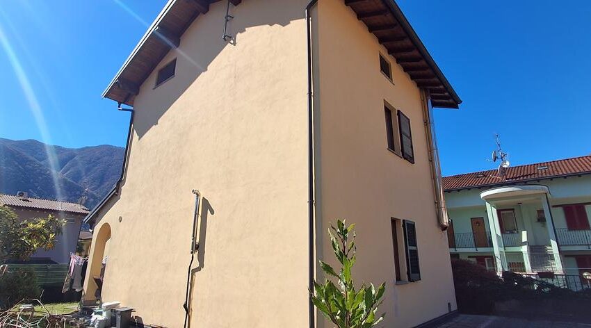 Porlezza casa con giardino (3)